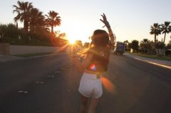 <b>再苦也要笑一笑</b>