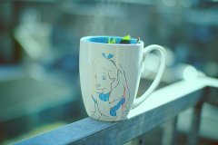 时间会告诉你，越是平凡的陪伴，就越长久。