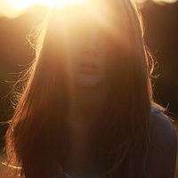长发齐腰的个性女生头像