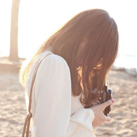 长发齐腰的个性女生头像