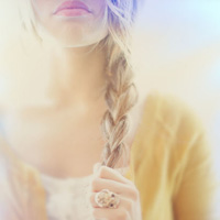 长发齐腰的个性女生头像