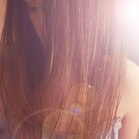 长发齐腰的个性女生头像