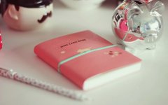 <b>书本静物唯美图片</b>